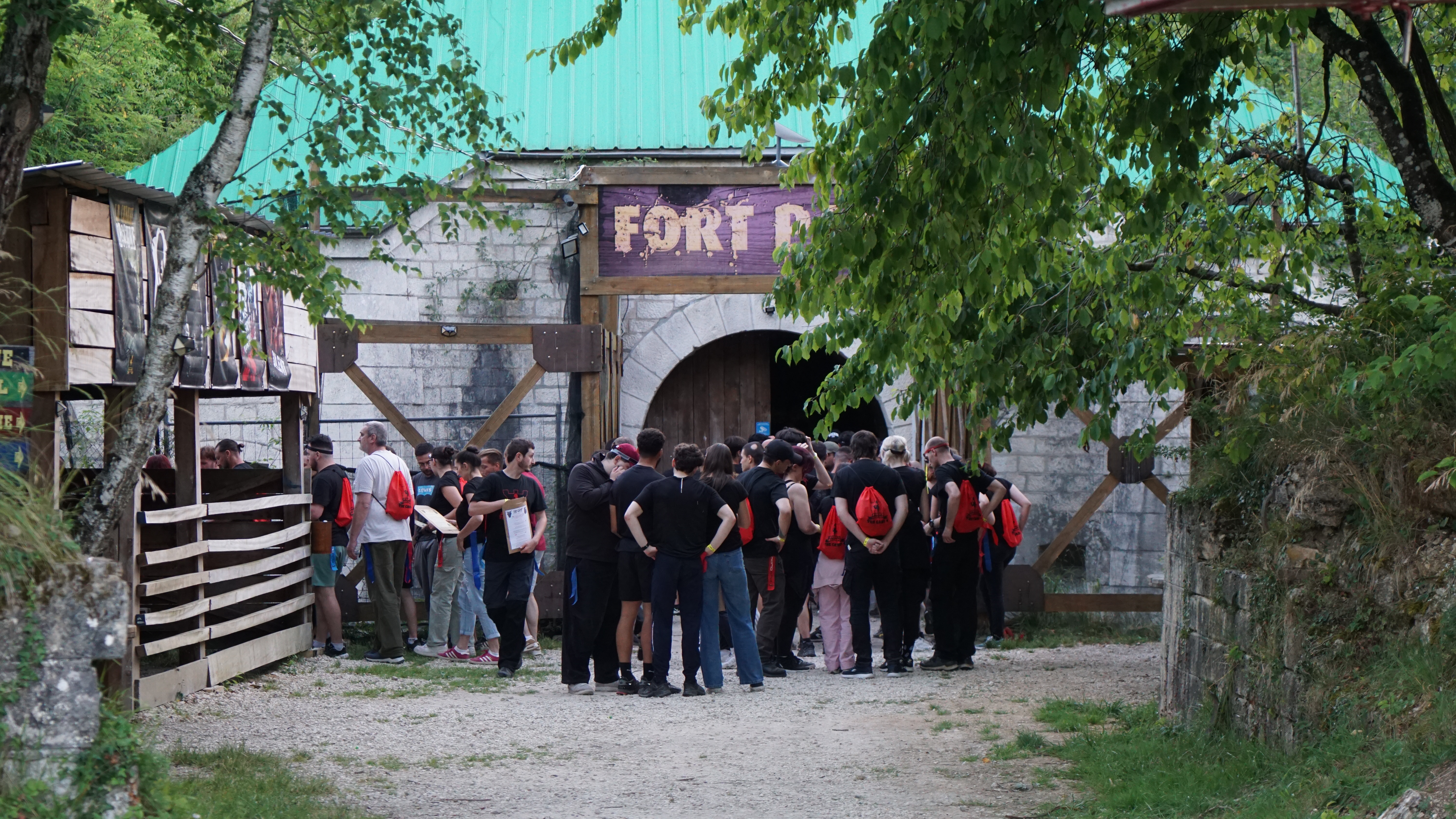 Fort Location : zone extérieure pour activités sportives et compétitions