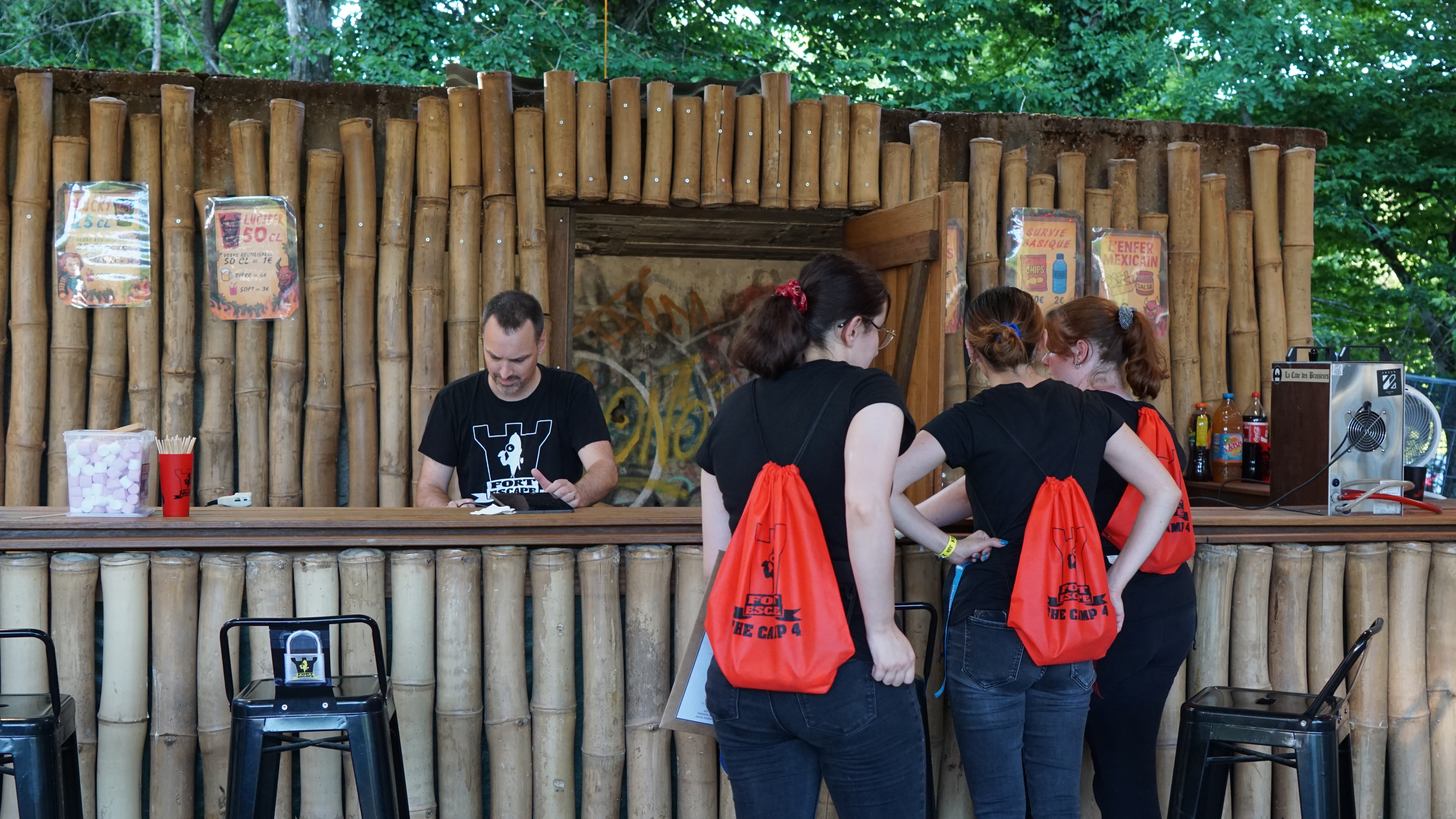 Fort Location : zone extérieure exploitable pour concert, GN ou sport